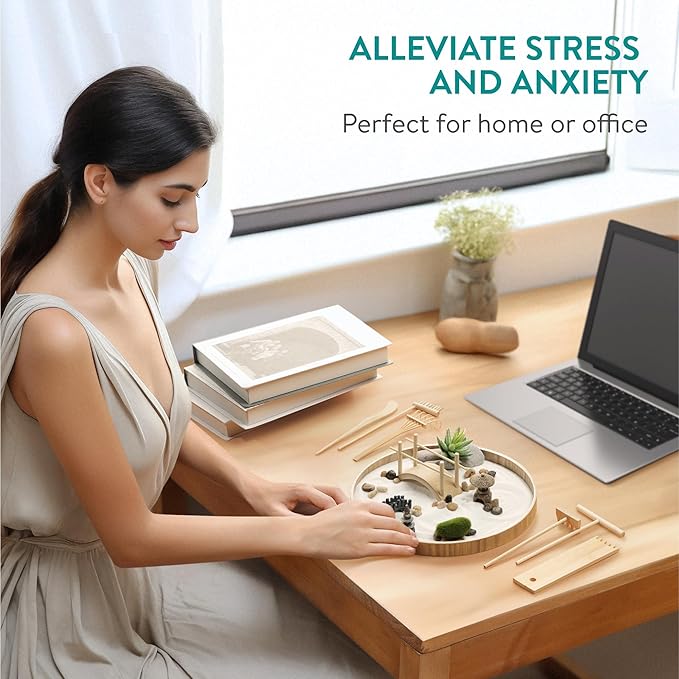 Navaris Zen Garden Kit - Mini Japanese Sand Garden - Miniature Meditation Stone Ornaments - Buddhist Gifts Complete Set - Round MDF Tray, White Sand