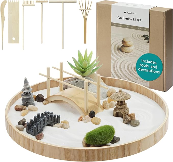 Navaris Zen Garden Kit - Mini Japanese Sand Garden - Miniature Meditation Stone Ornaments - Buddhist Gifts Complete Set - Round MDF Tray, White Sand