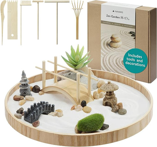 Navaris Zen Garden Kit - Mini Japanese Sand Garden - Miniature Meditation Stone Ornaments - Buddhist Gifts Complete Set - Round MDF Tray, White Sand