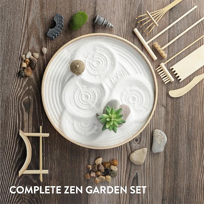 Navaris Zen Garden Kit - Mini Japanese Sand Garden - Miniature Meditation Stone Ornaments - Buddhist Gifts Complete Set - Round MDF Tray, White Sand